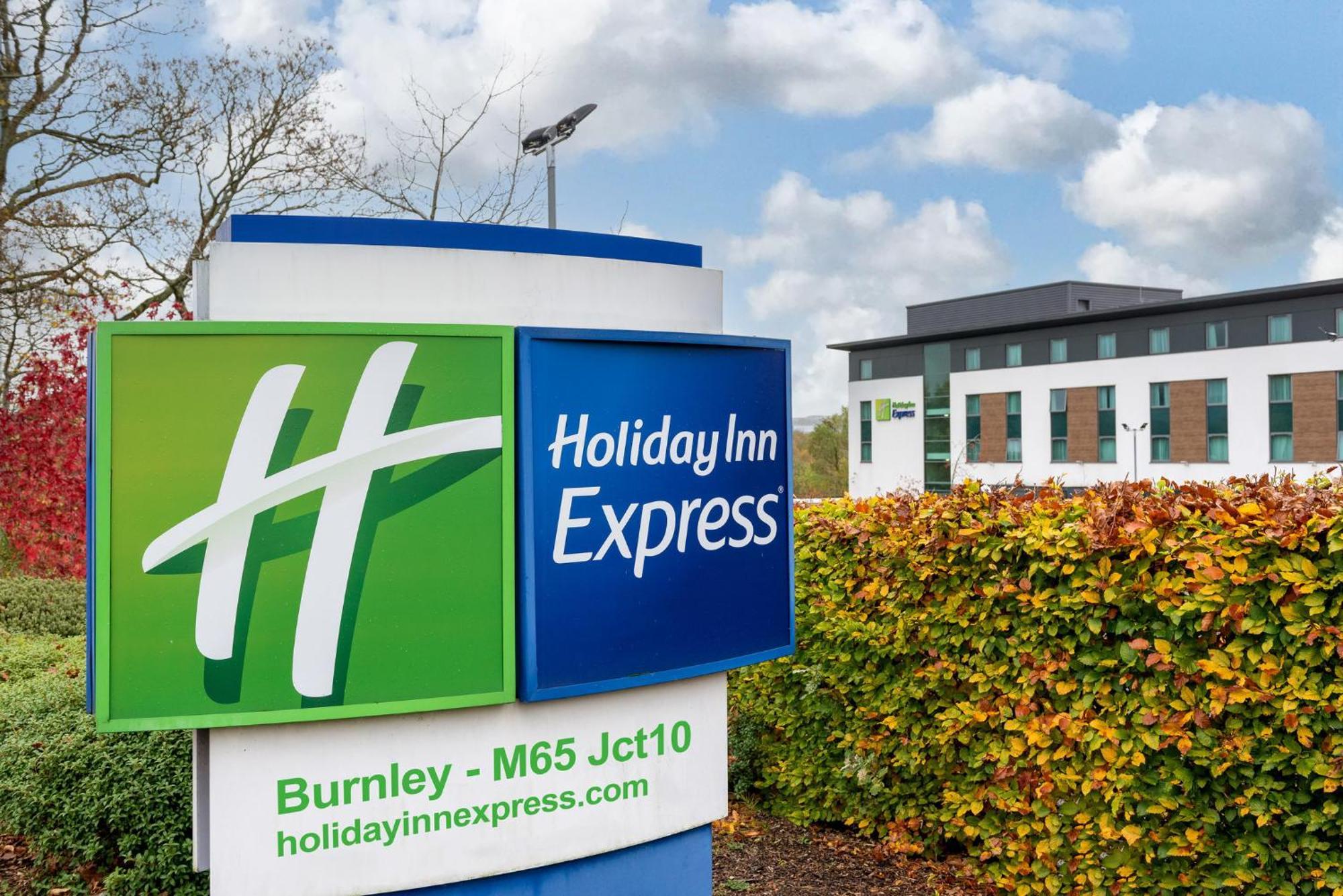 Holiday Inn Express Burnley M65 Jct 10, An Ihg Hotel Ngoại thất bức ảnh